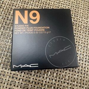 MAC Studio Fix Powder Plus Foundation